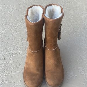 Magellan outdoors womens fur boots size 7.